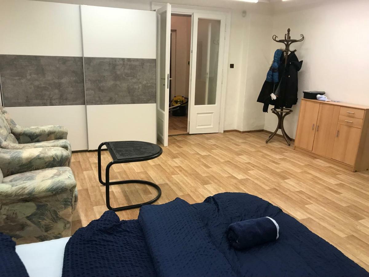 Old Town Apartments R11 奥洛穆茨 外观 照片
